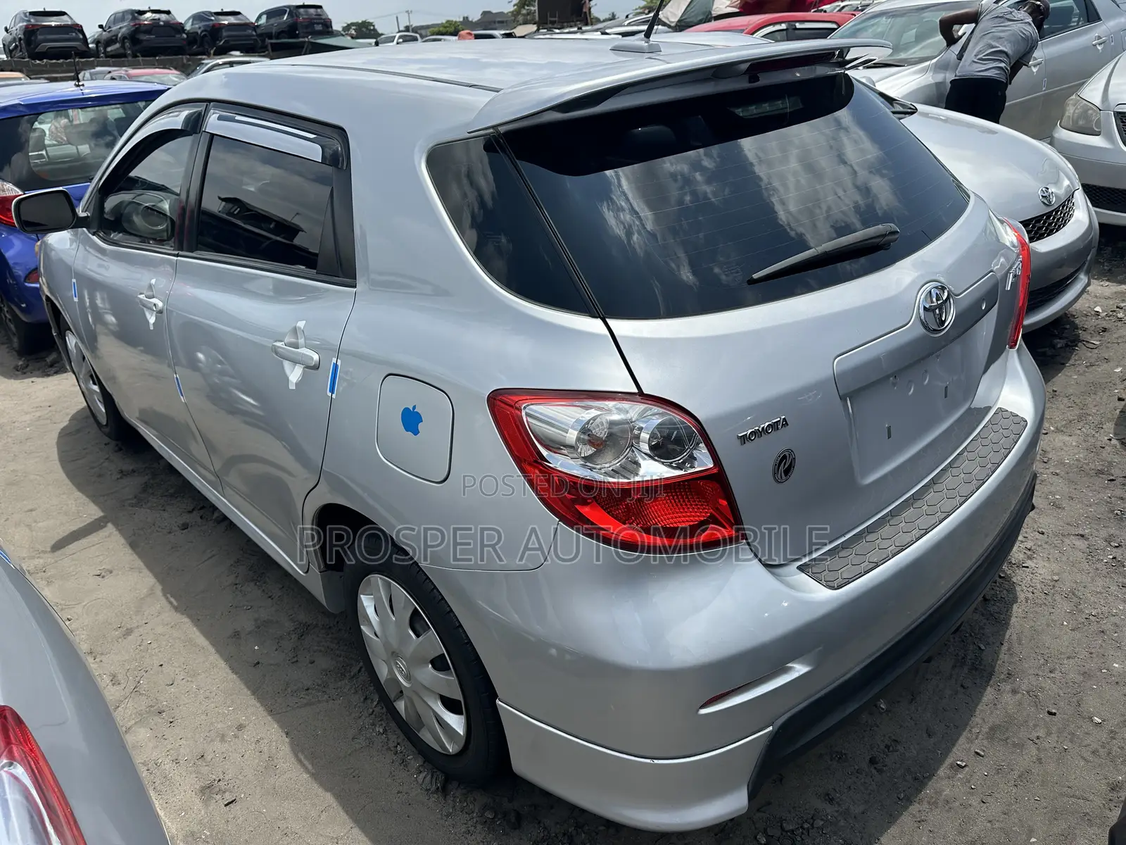 Toyota Matrix Hatchback FWD (1.8L 4cyl 5M) 2010 Silver