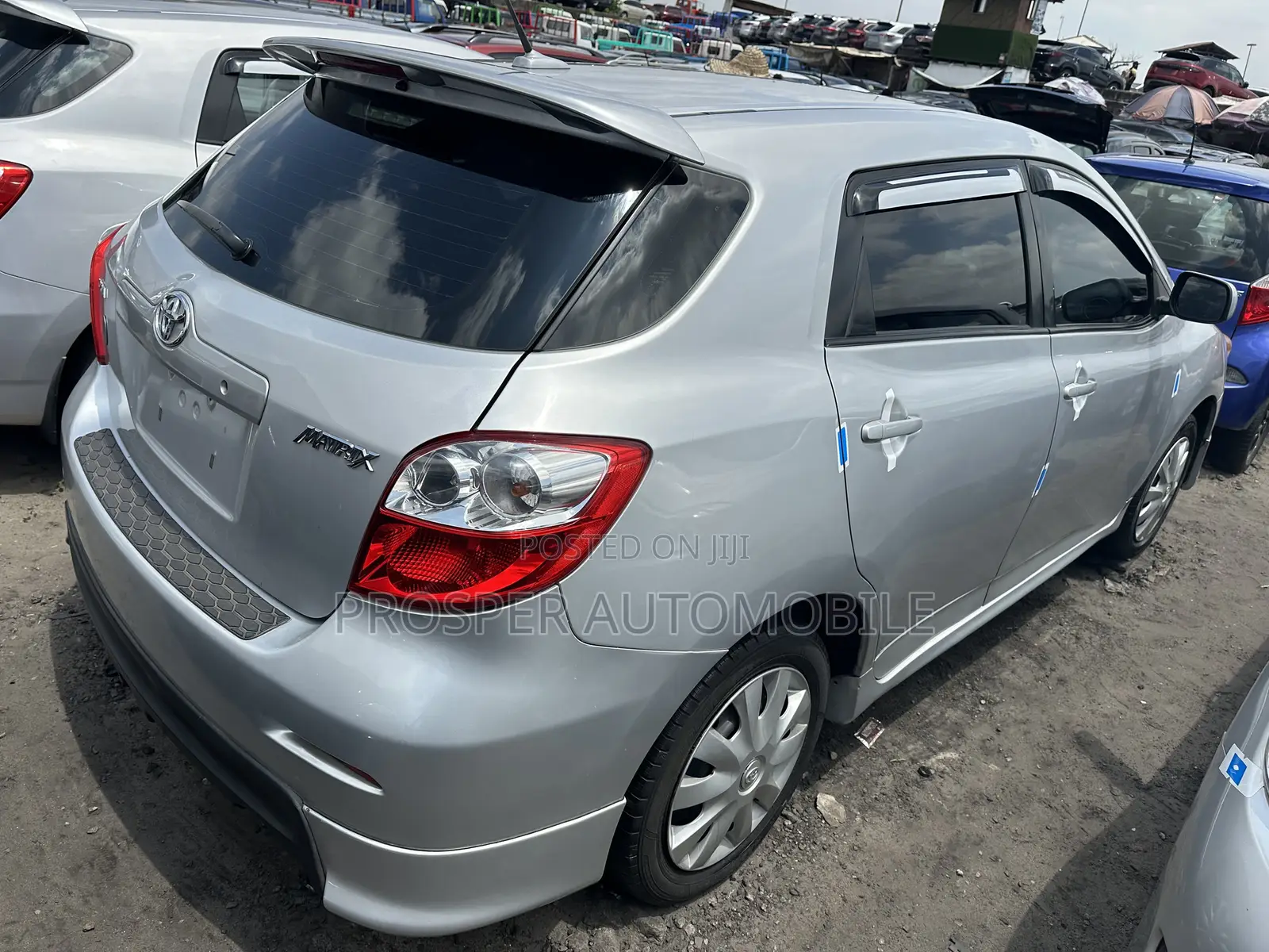 Toyota Matrix Hatchback FWD (1.8L 4cyl 5M) 2010 Silver