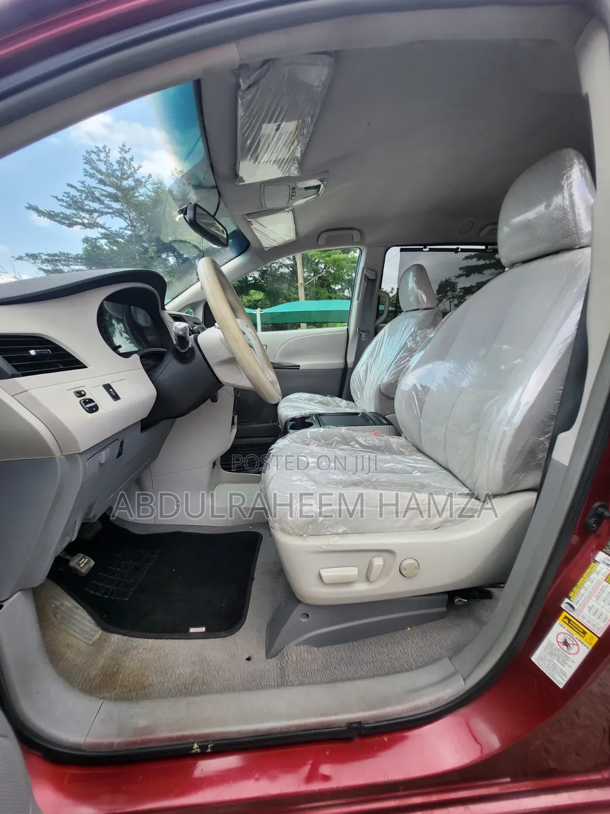 Toyota Sienna 2010 Red