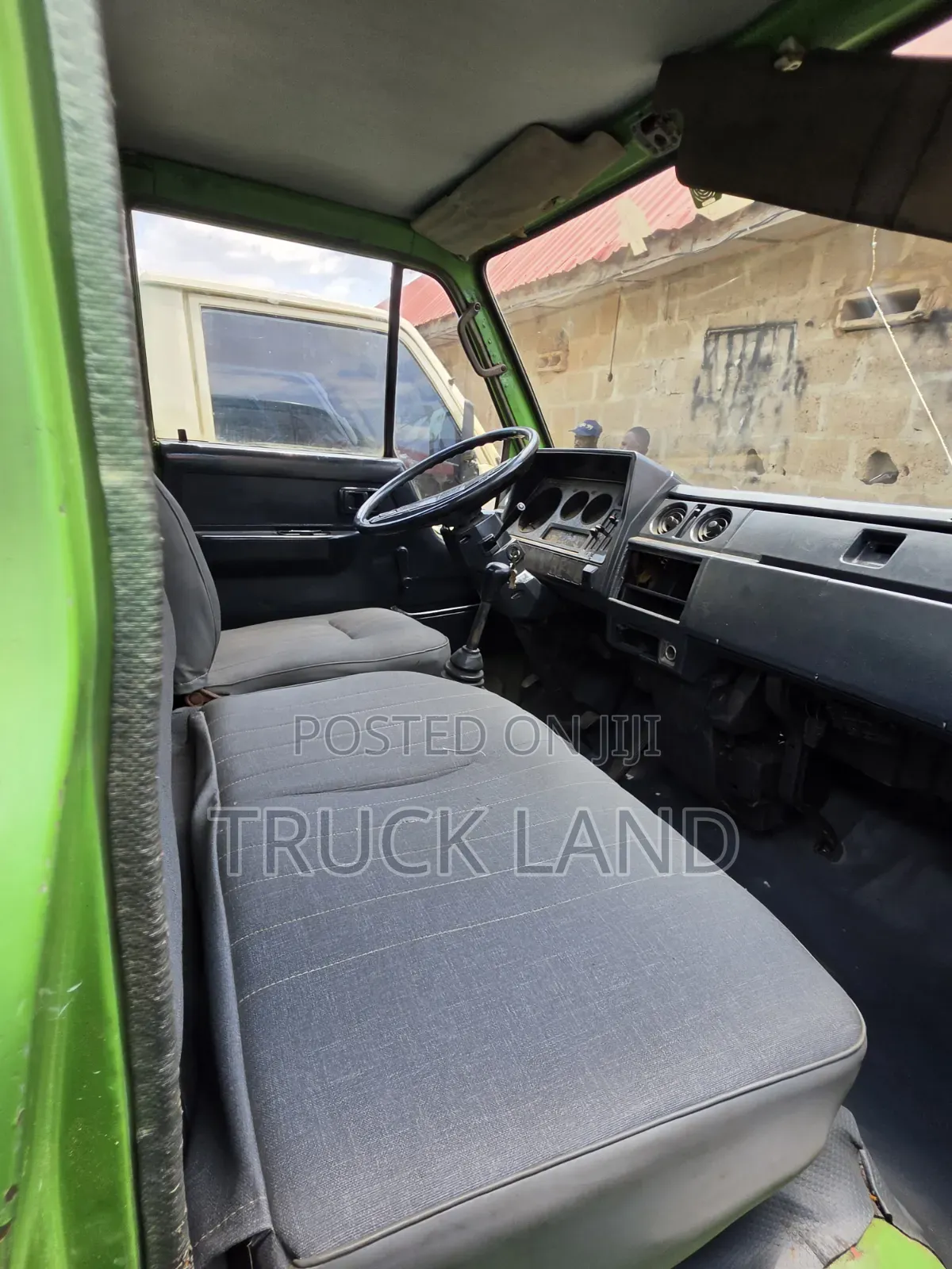 Toyota Dyna 150 First Body Direct Hand