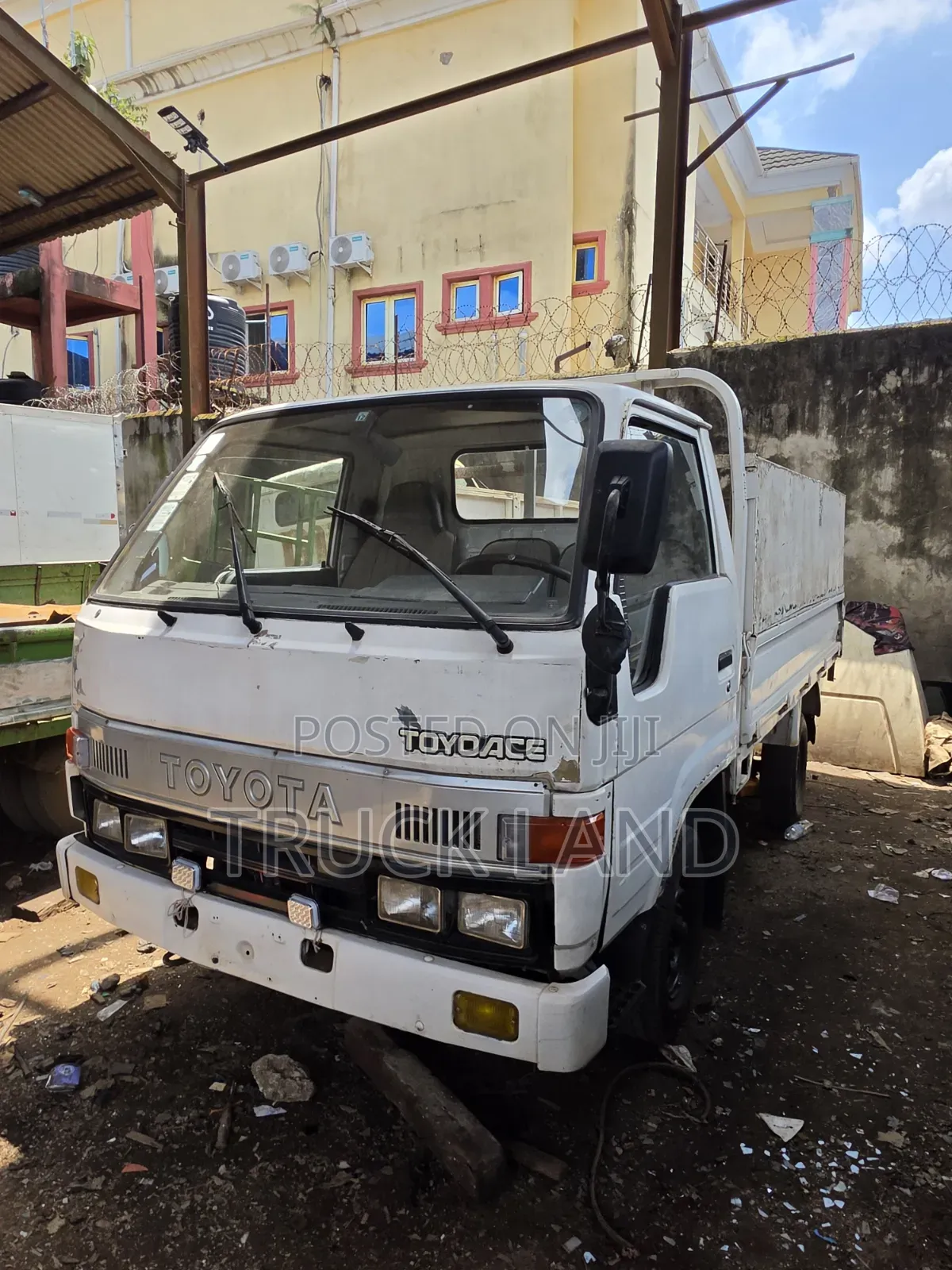 Toyota Dyna 150 First Body Company Used 4 Tyres