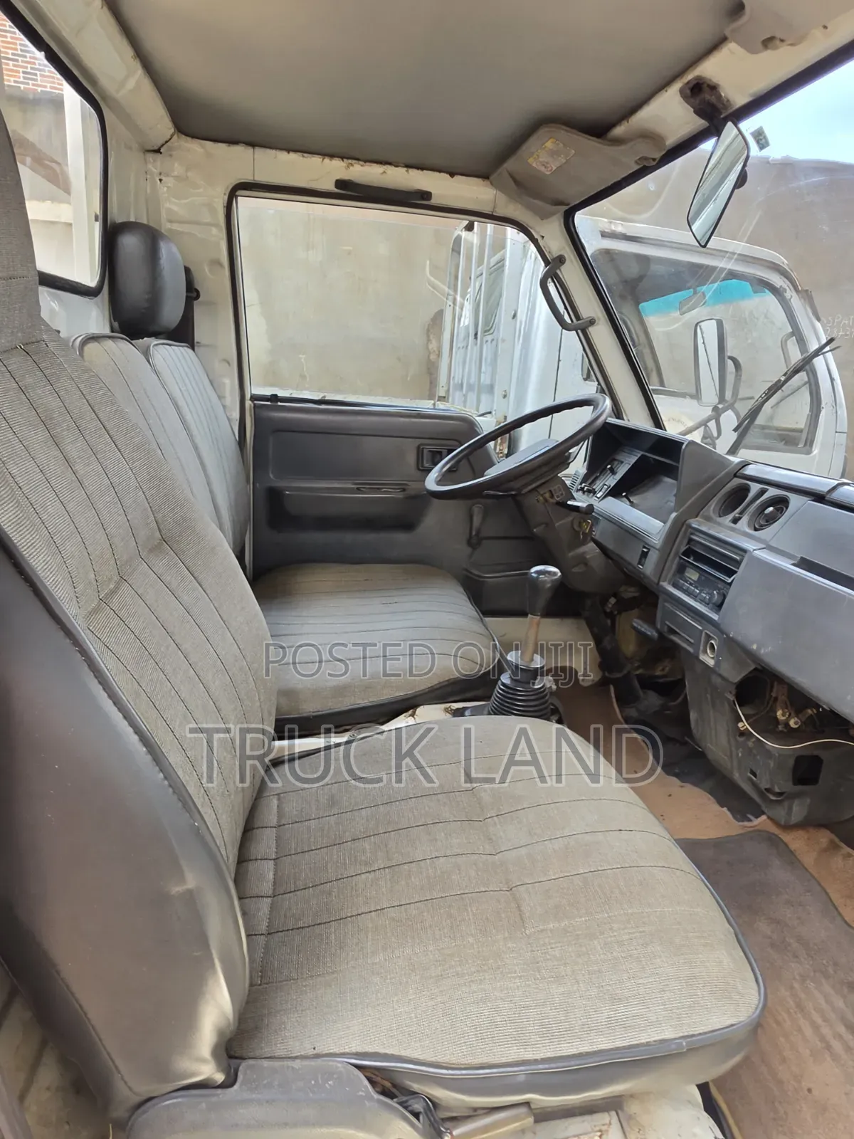Toyota Dyna 150 First Body Company Used 4 Tyres
