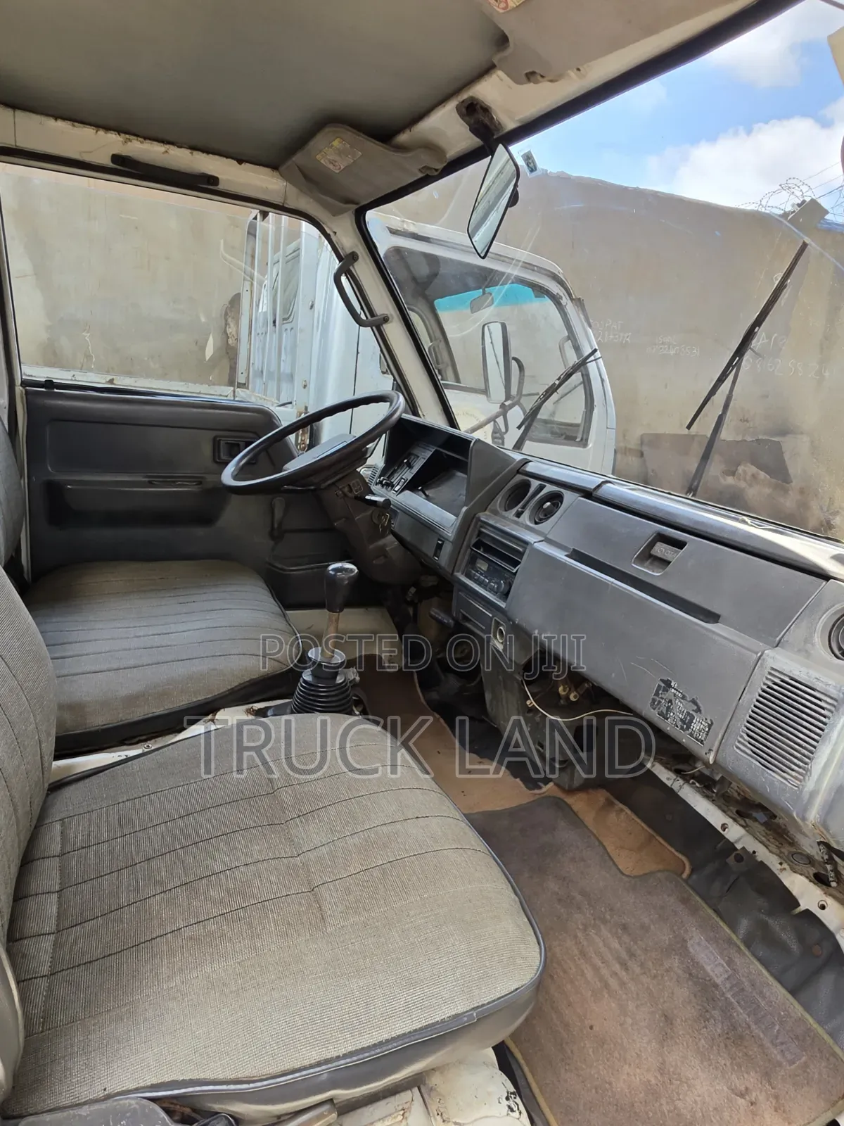 Toyota Dyna 150 First Body Company Used 4 Tyres