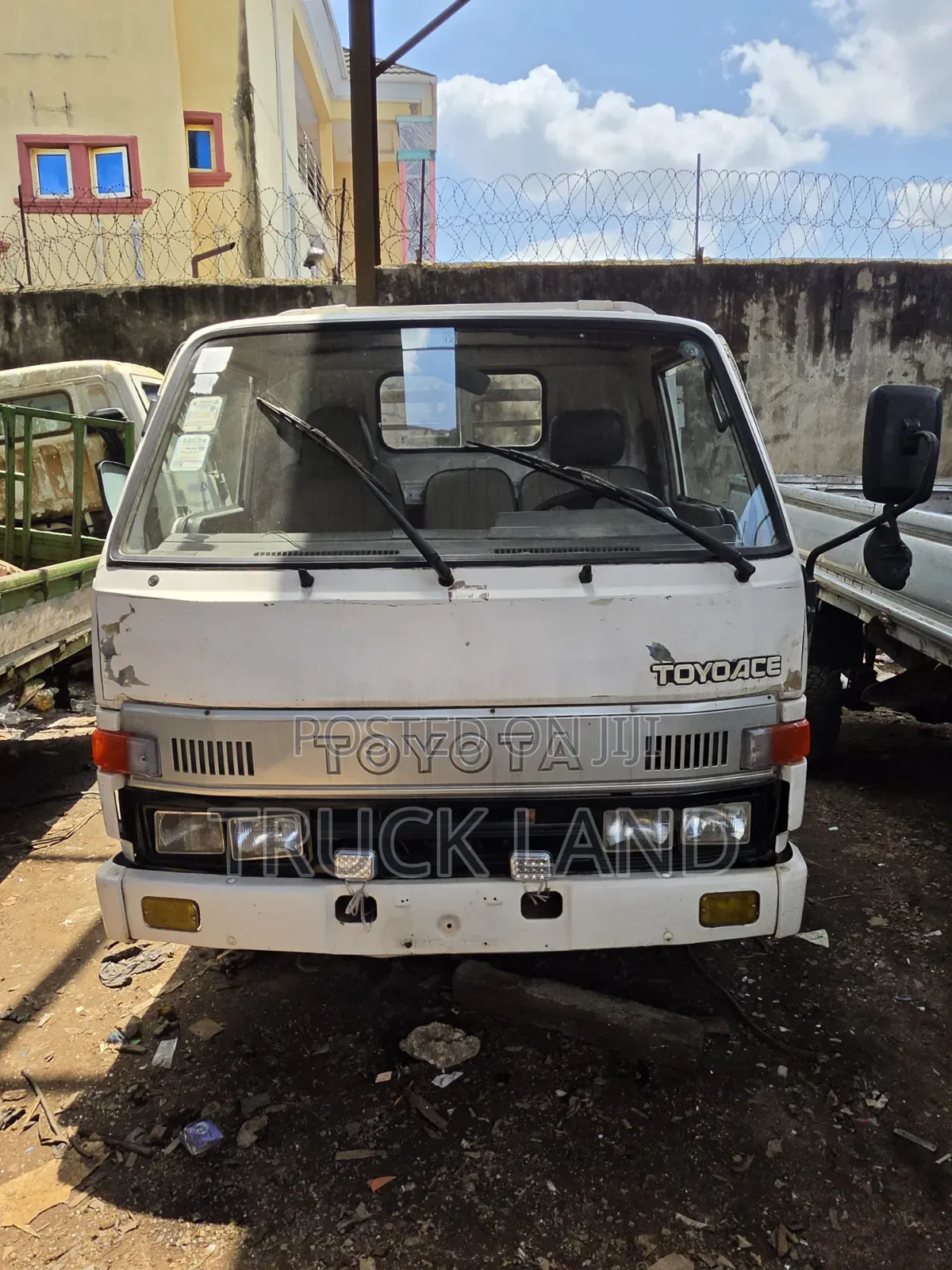 Toyota Dyna 150 First Body Company Used 4 Tyres