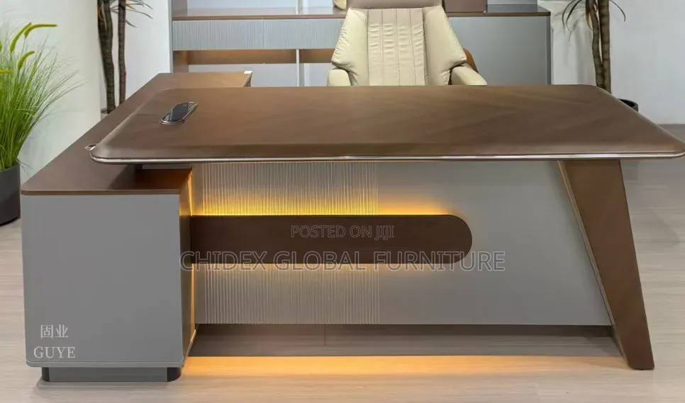 Executive Wooden Boss Office Table With Extension.