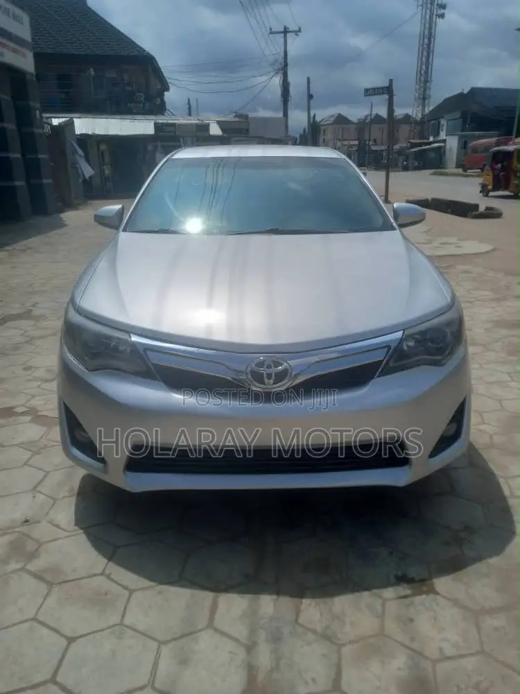 Toyota Camry LE 4dr Sedan (2.5L 4cyl 6A) 2014 Silver