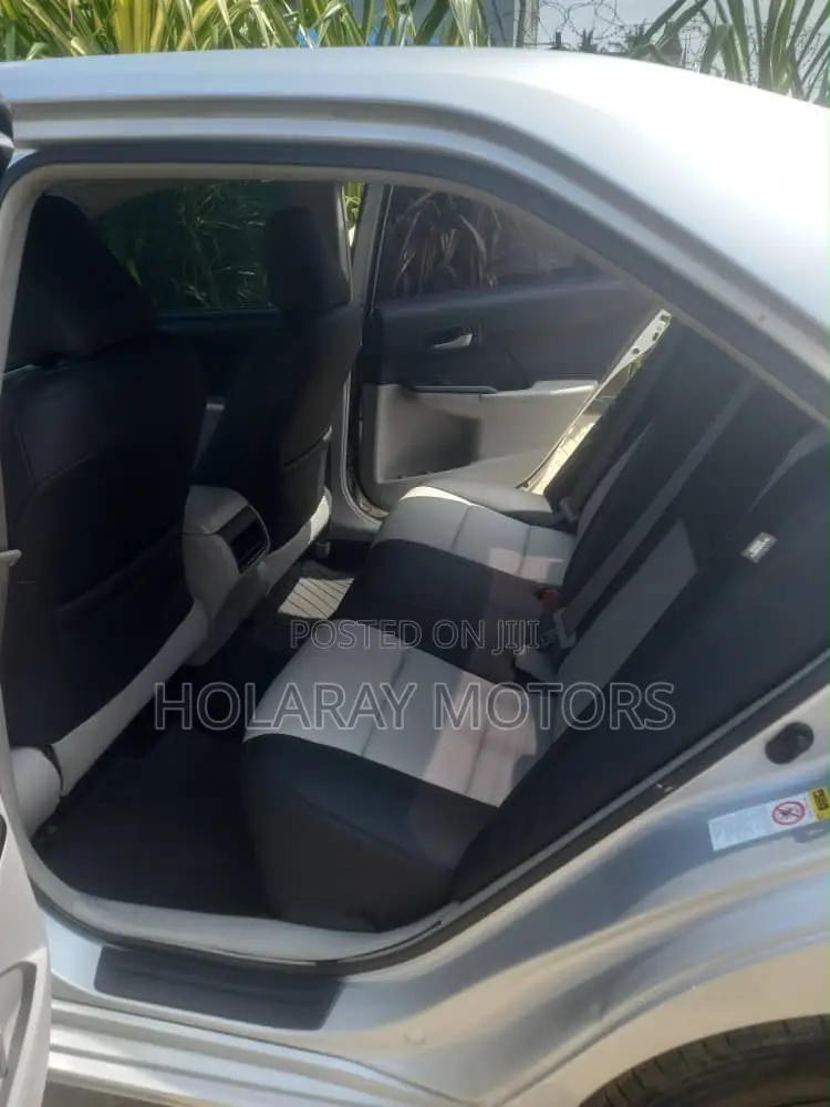 Toyota Camry LE 4dr Sedan (2.5L 4cyl 6A) 2014 Silver