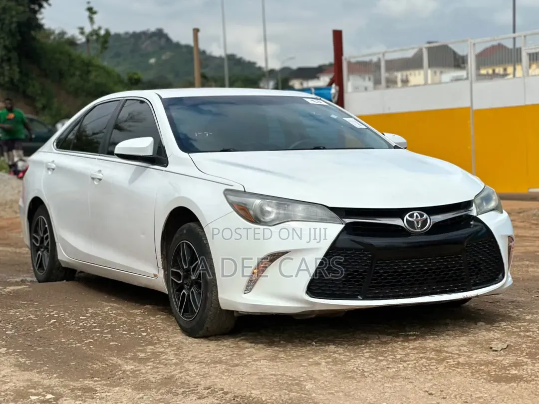 Toyota Camry SE 4dr Sedan (2.5L 4cyl 6A) 2016 White