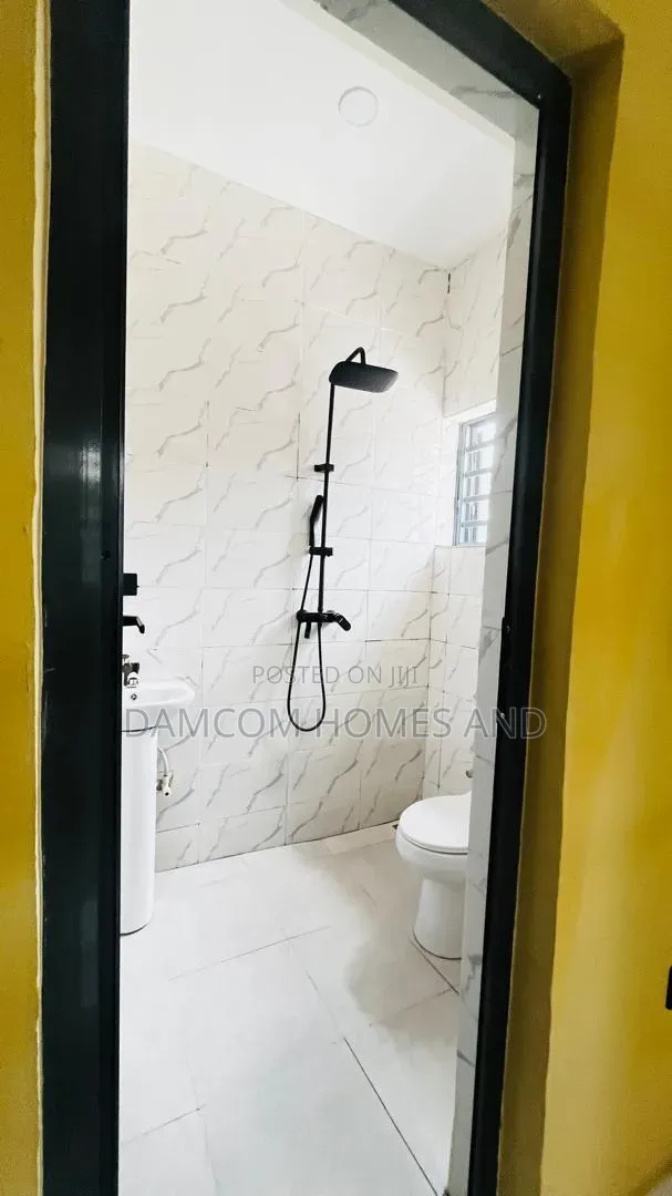 3bdrm Bungalow in Olakunle, Apata for sale