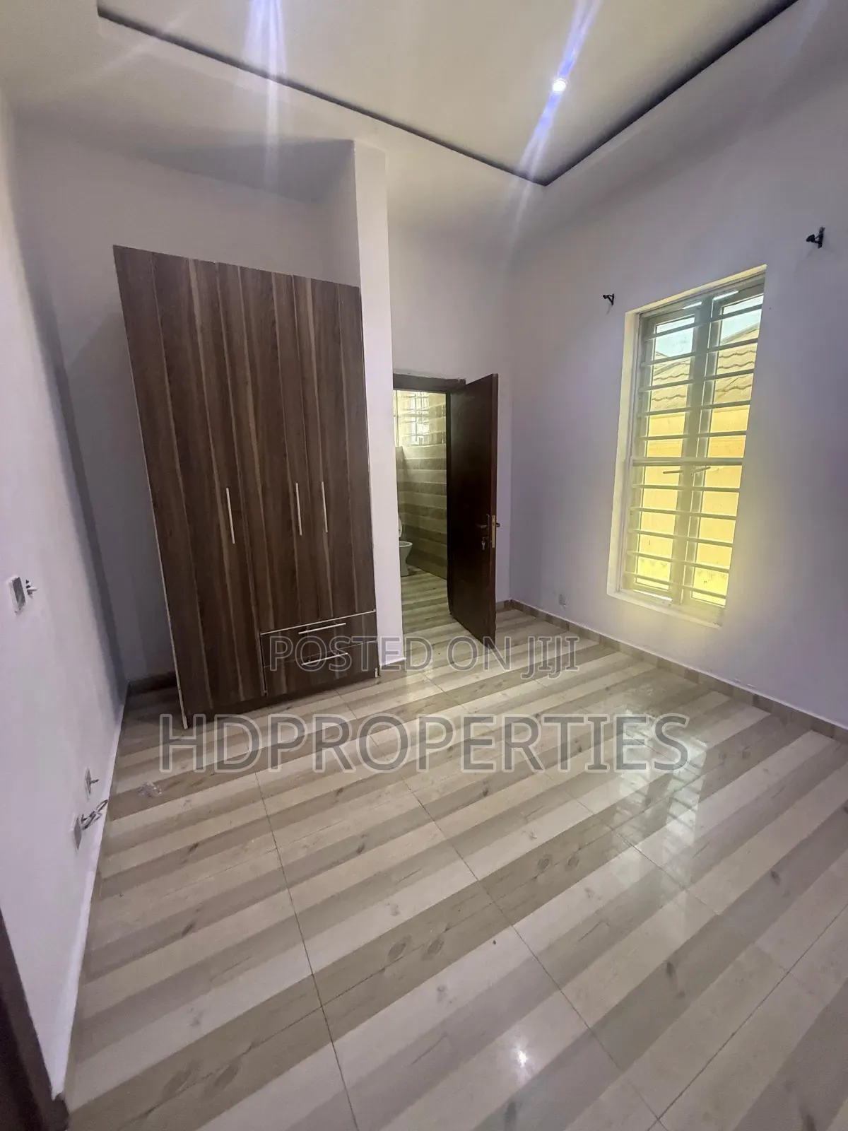 1bdrm Shared Apartment in Canalwest, Lagos Island / Lagos Island