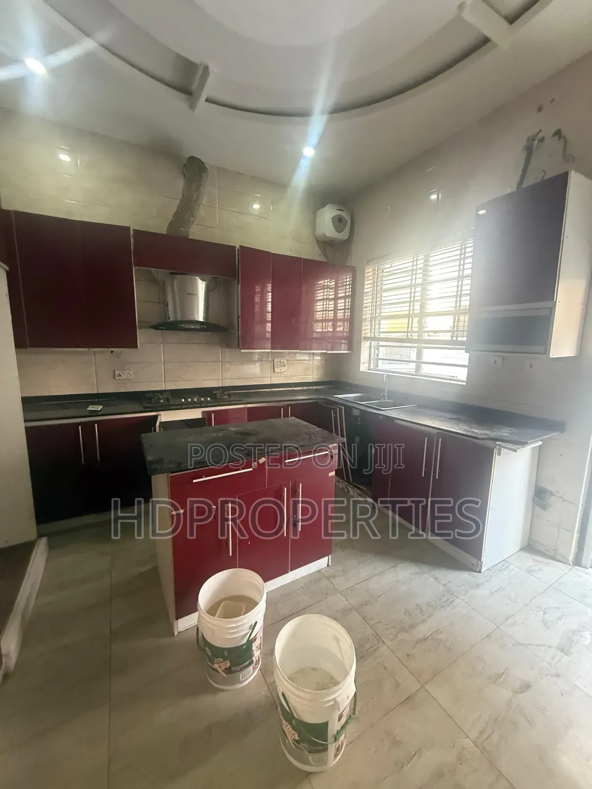 1bdrm Shared Apartment in Canalwest, Lagos Island / Lagos Island