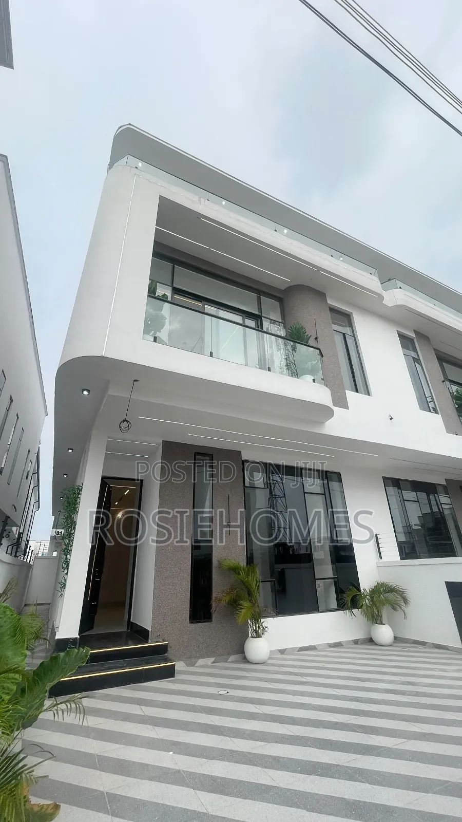 4bdrm Duplex in Ikota Gra for sale