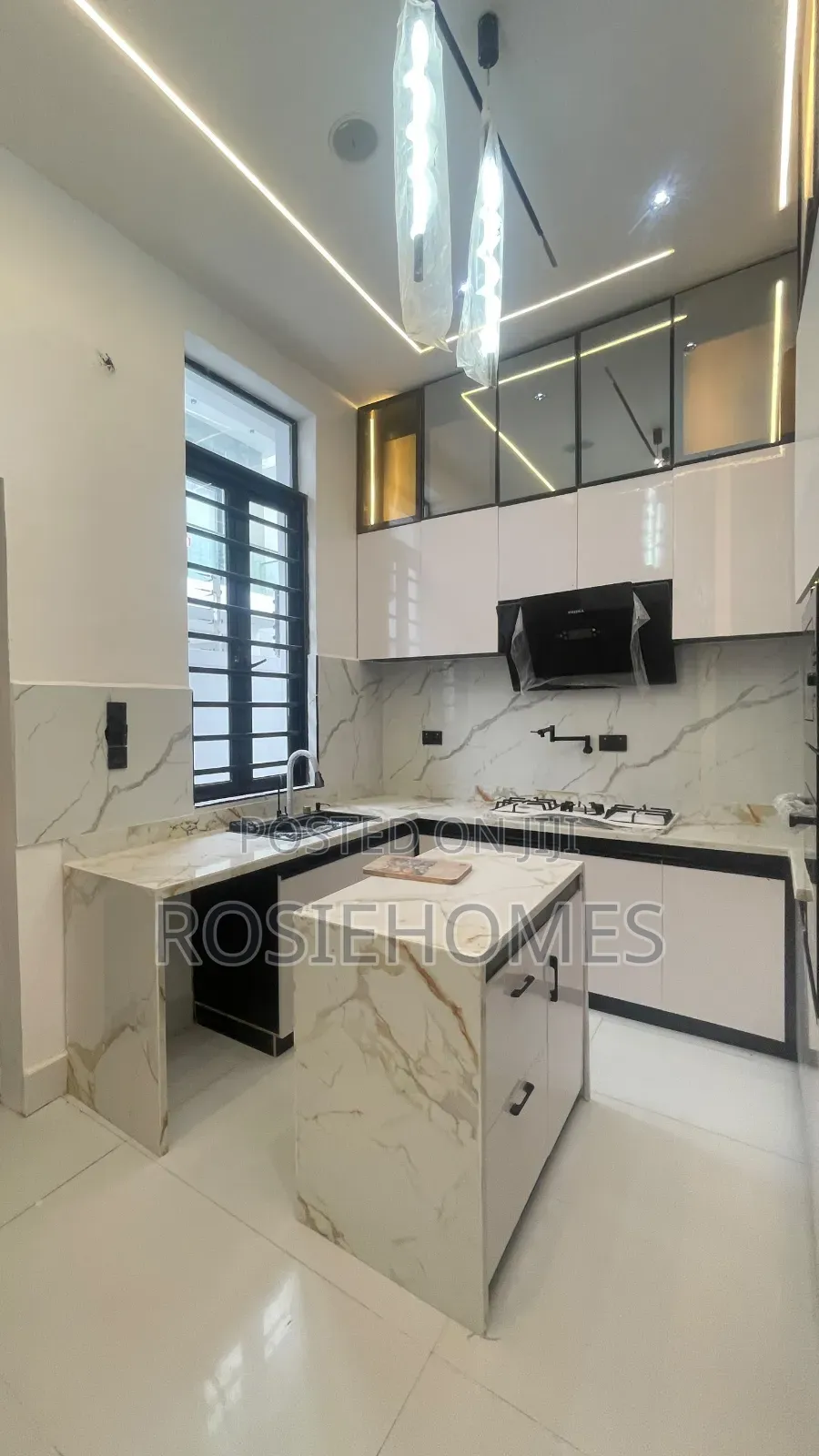 4bdrm Duplex in Ikota Gra for sale