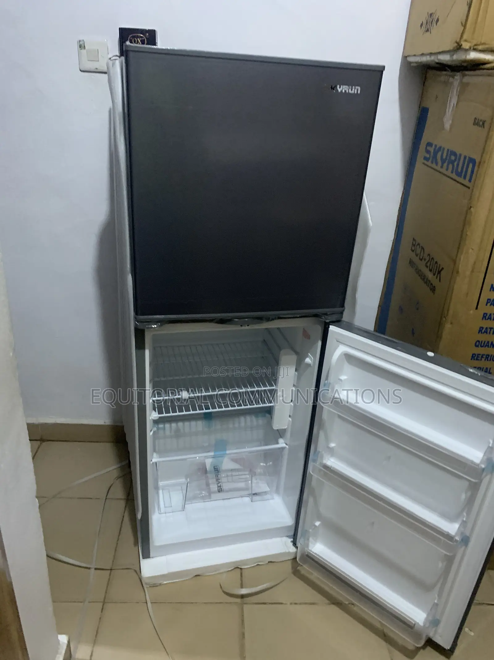 Skyrun BCD-195HS Refrigerator 195L – Compact Exterior