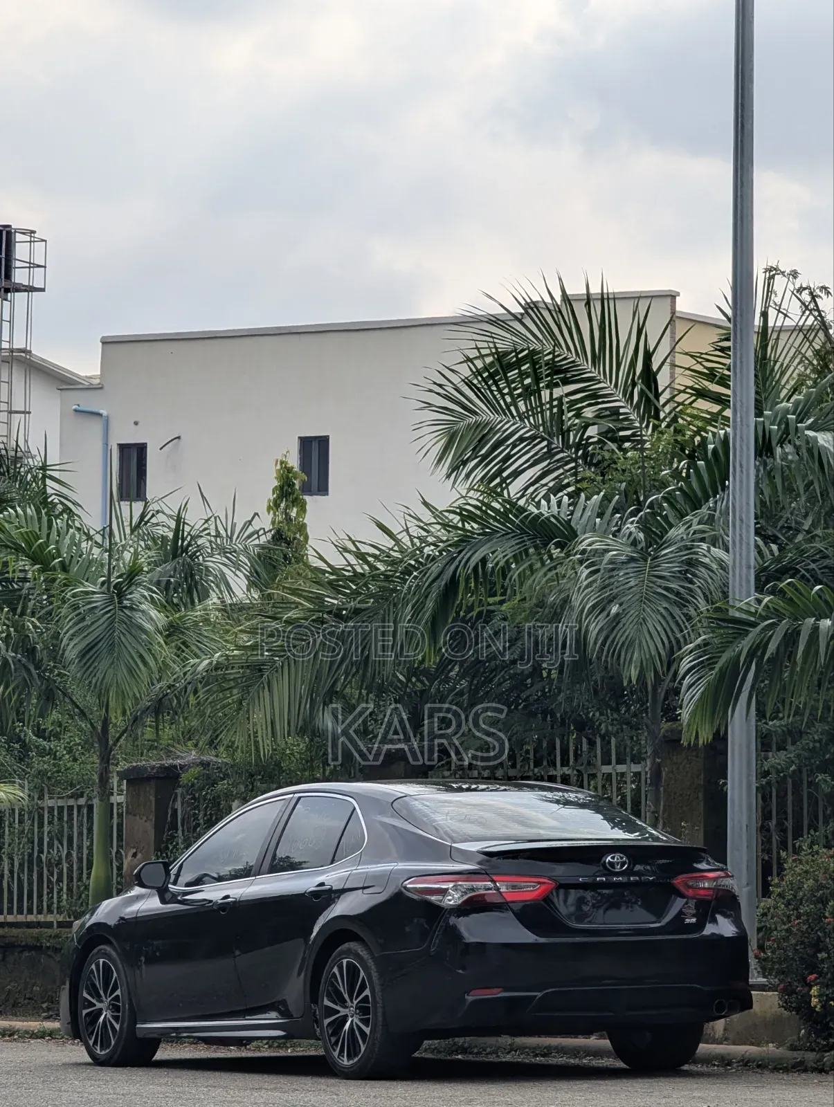 Toyota Camry SE FWD (2.5L 4cyl 8AM) 2018 Black