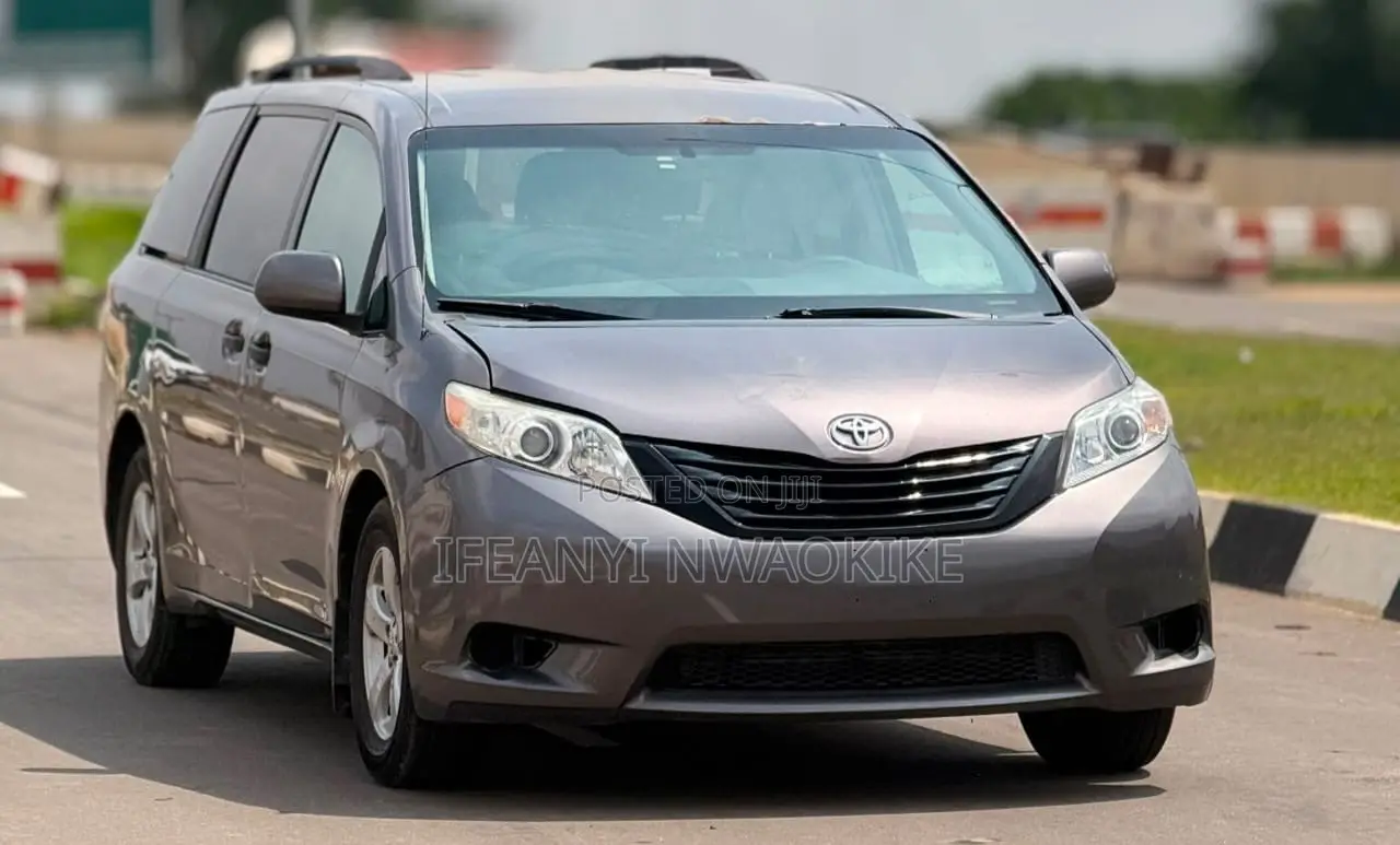 Toyota Sienna LE 7 Passenger 2010 Gray