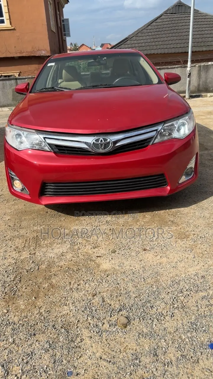 Toyota Camry LE 4dr Sedan (2.5L 4cyl 6A) 2014 Red