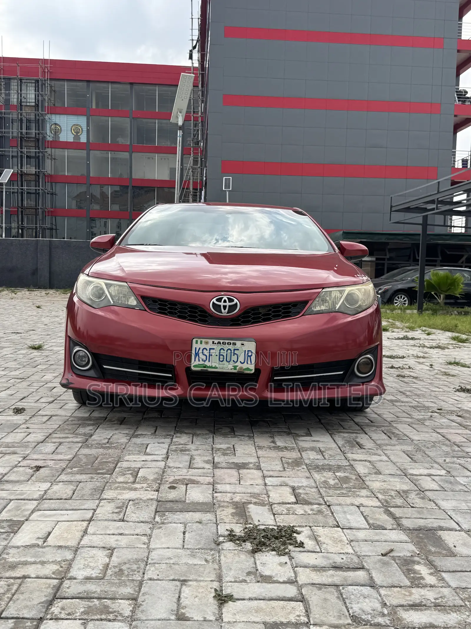 Toyota Camry SE 4dr Sedan (2.5L 4cyl 6A) 2013 Red