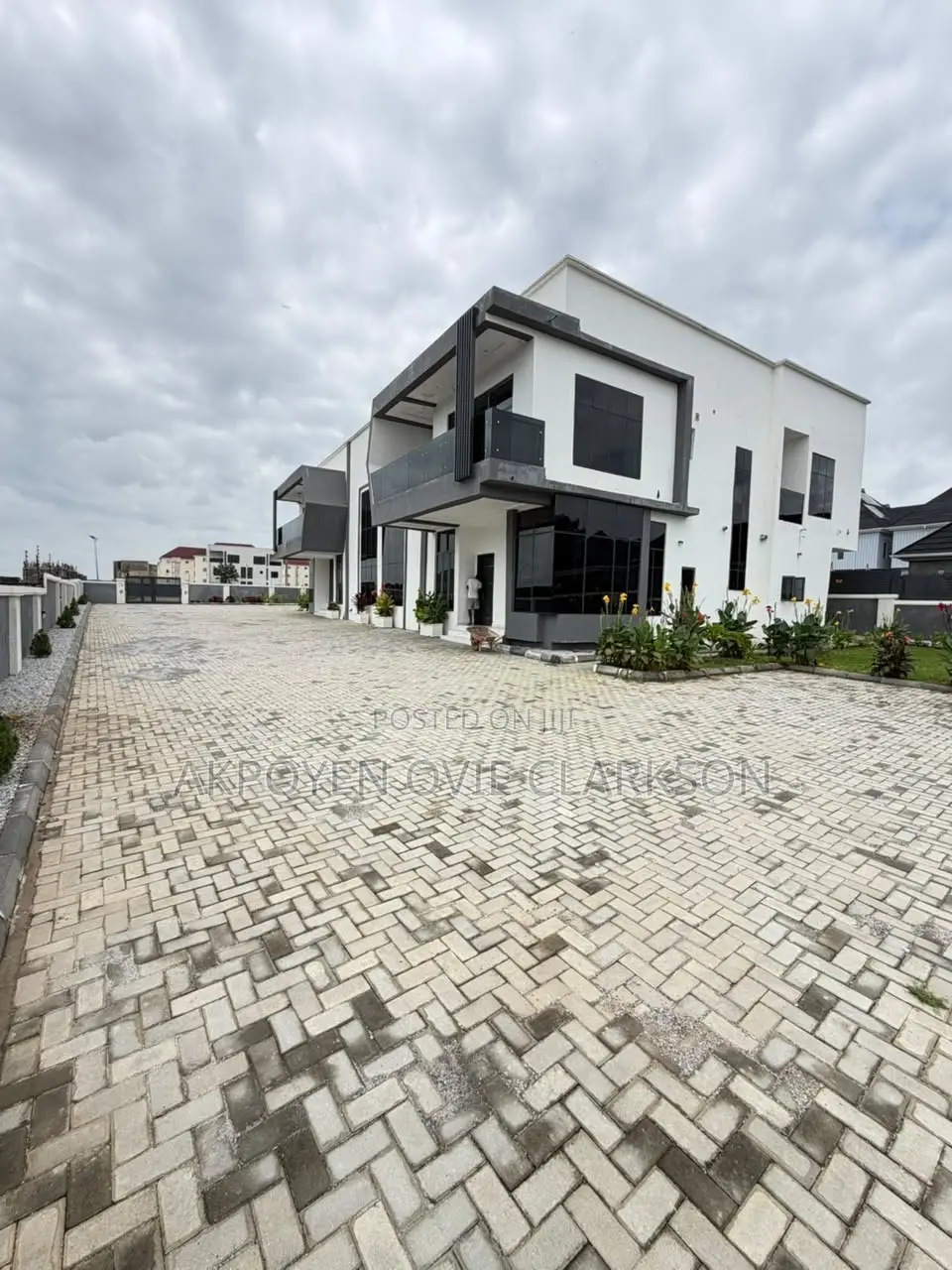 4bdrm Duplex in Idu for rent