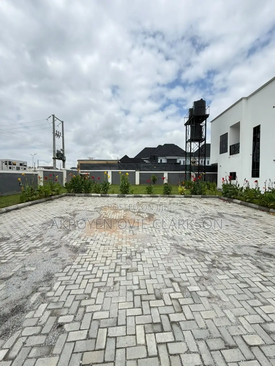 4bdrm Duplex in Idu for rent