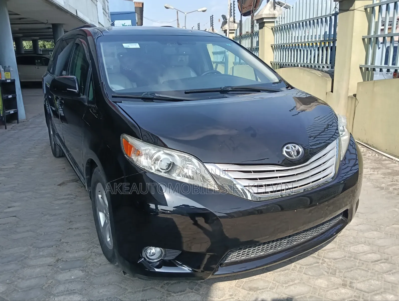 Toyota Sienna LE 7 Passenger (3.5L 6cyl 6A) 2016 Black