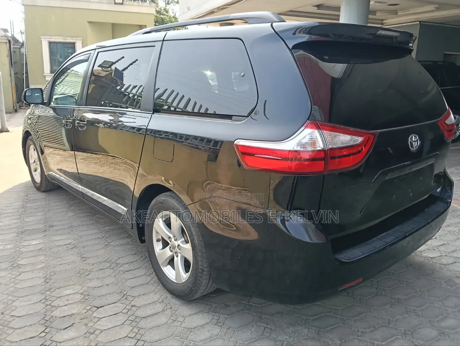 Toyota Sienna LE 7 Passenger (3.5L 6cyl 6A) 2016 Black