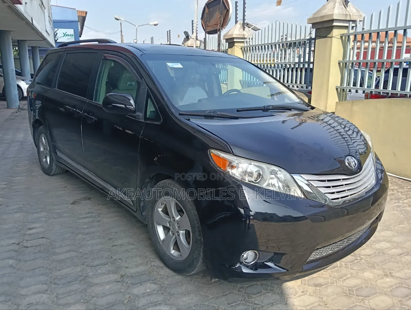 Toyota Sienna LE 7 Passenger (3.5L 6cyl 6A) 2016 Black