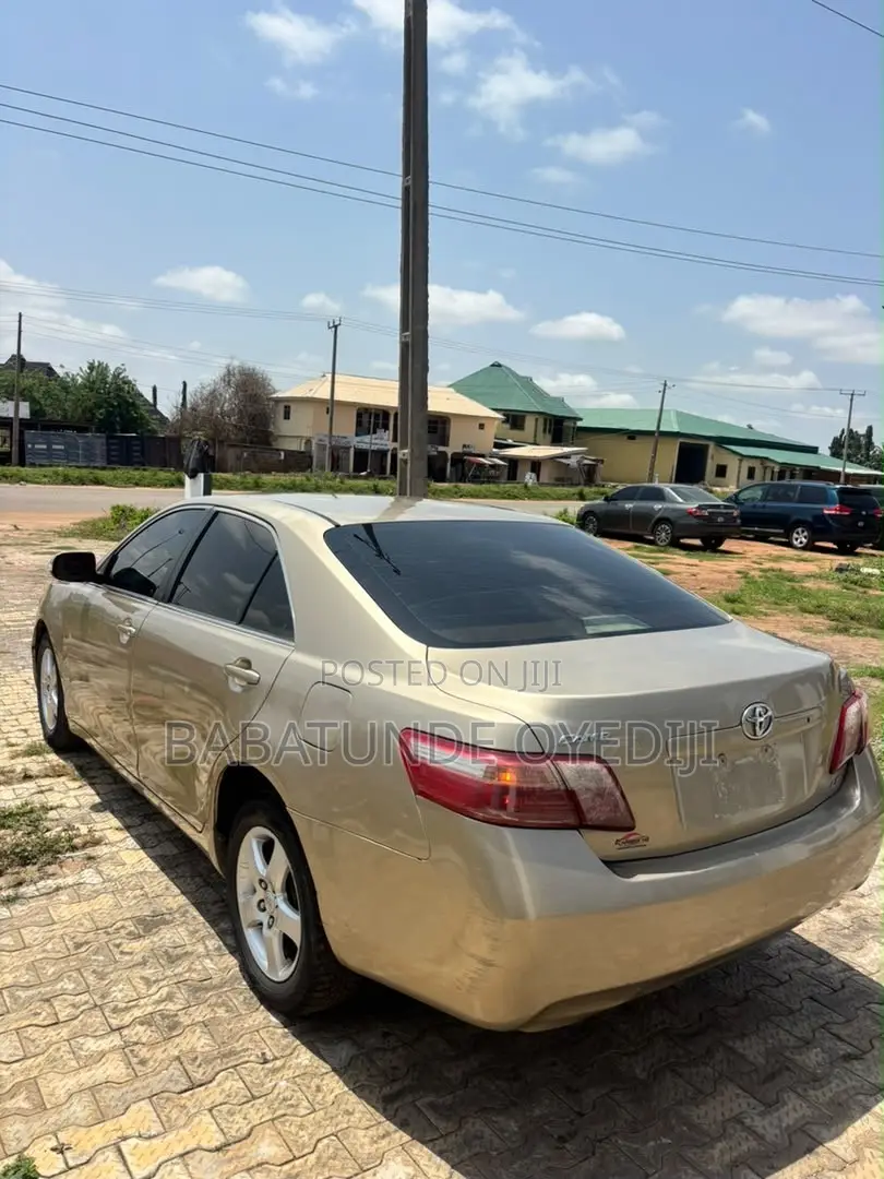 Toyota Camry LE 4dr Sedan (2.4L 4cyl 5A) 2008 Gold