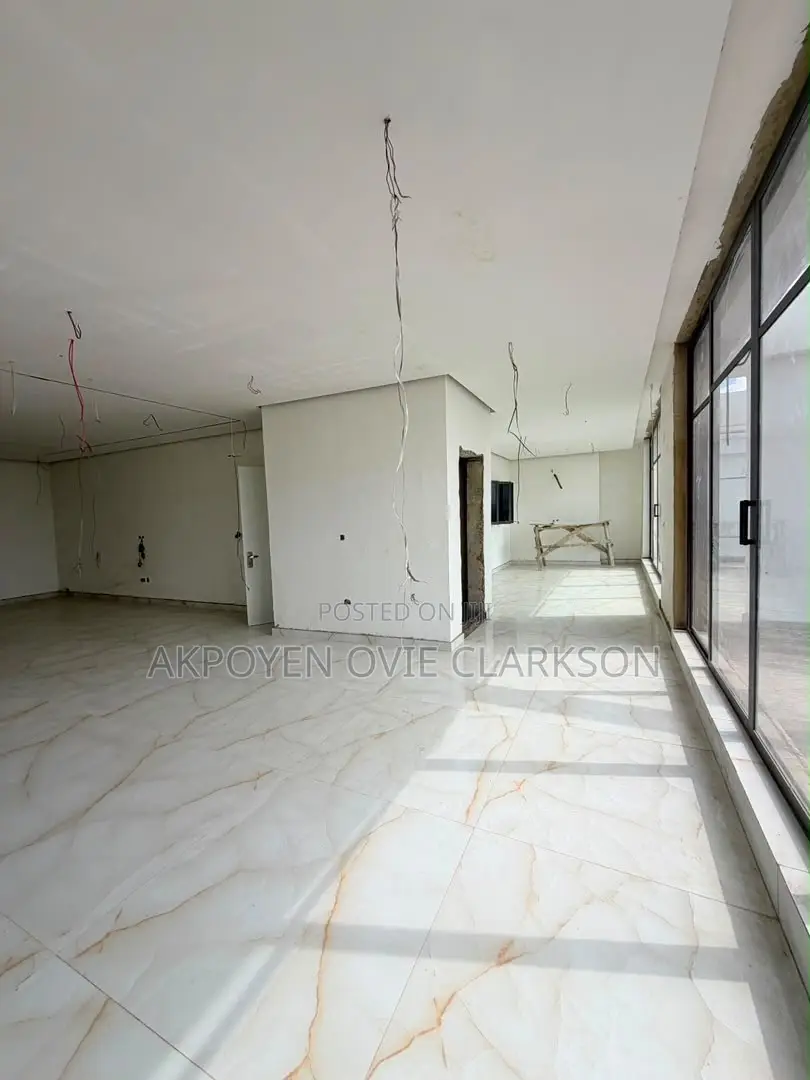 8bdrm Duplex in Asokoro for sale
