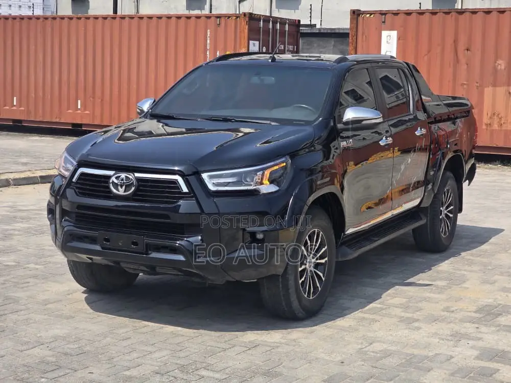 Toyota Hilux 2016 Black