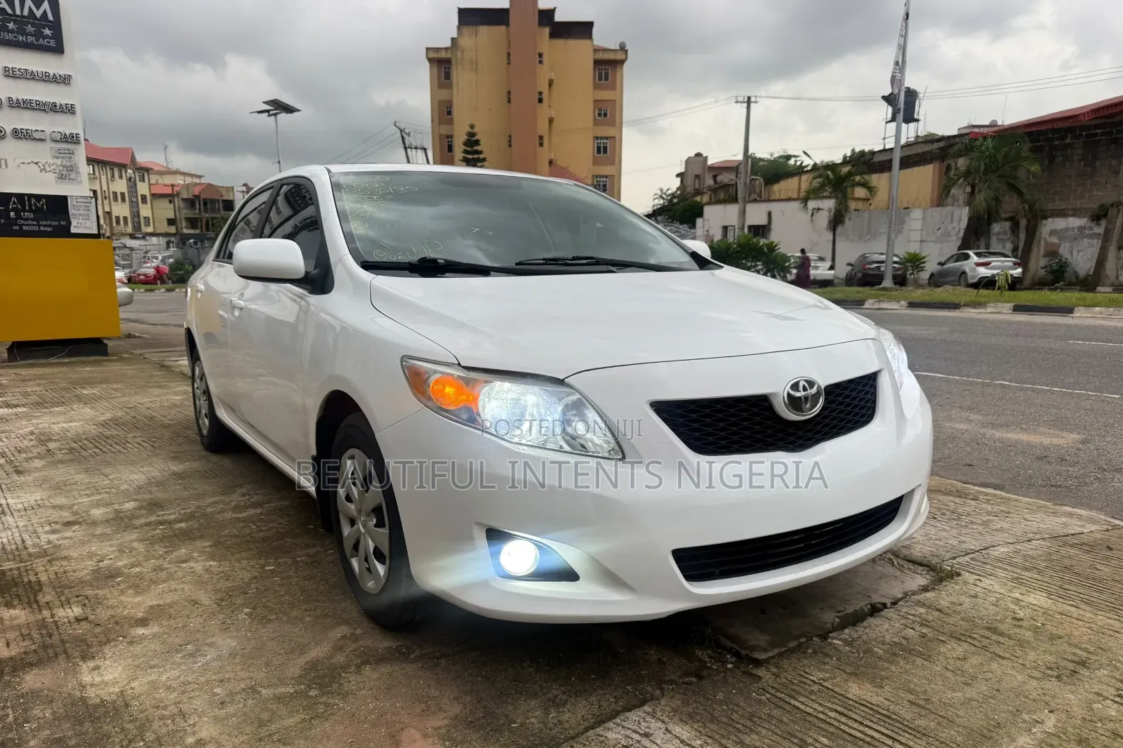 Toyota Corolla LE 4dr Sedan (1.8L 4cyl 4A) 2010 White