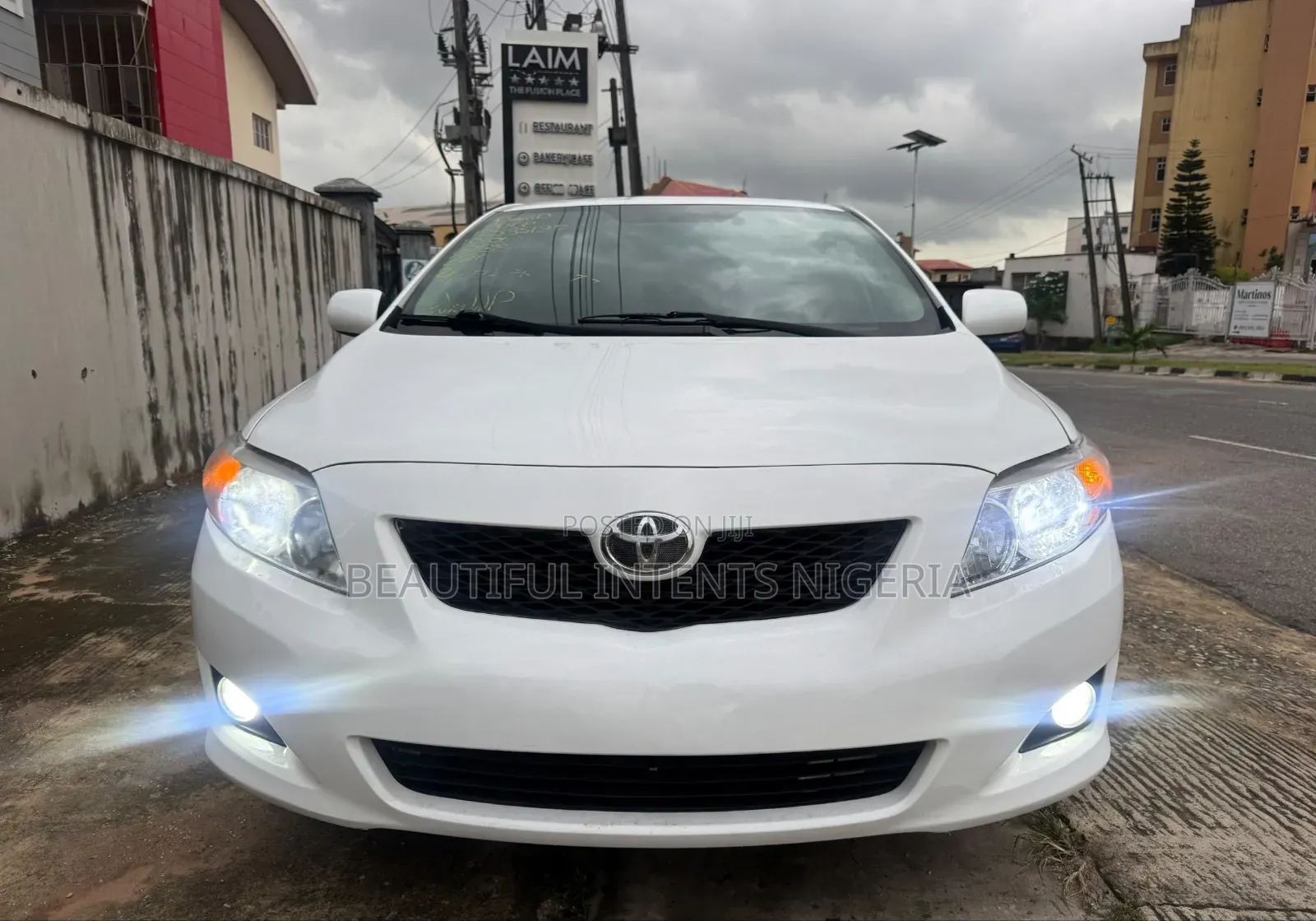 Toyota Corolla LE 4dr Sedan (1.8L 4cyl 4A) 2010 White