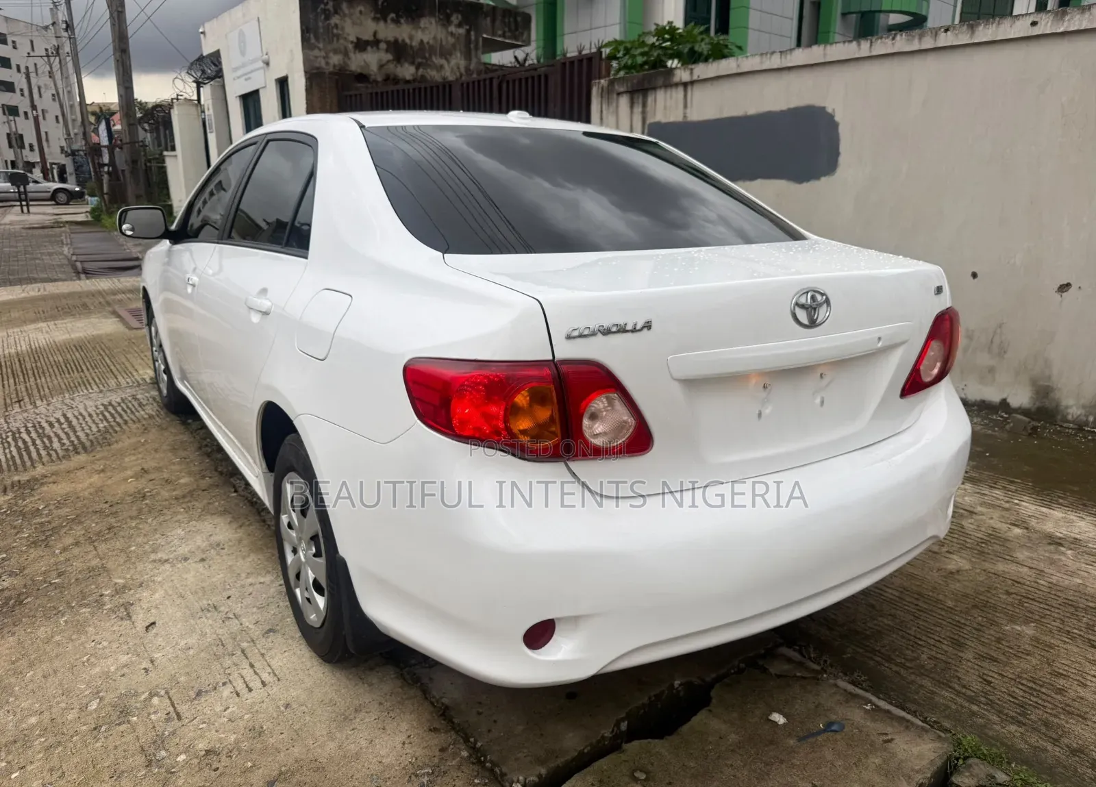 Toyota Corolla LE 4dr Sedan (1.8L 4cyl 4A) 2010 White