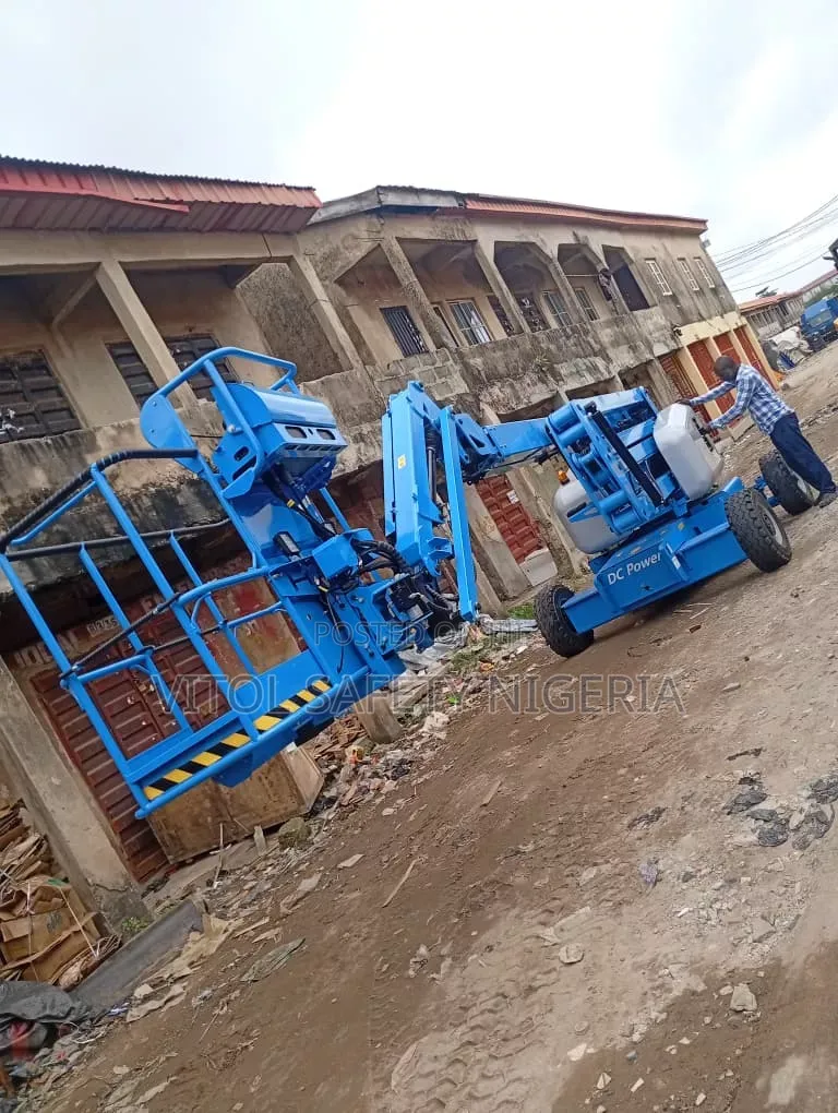 Man Lift Machine