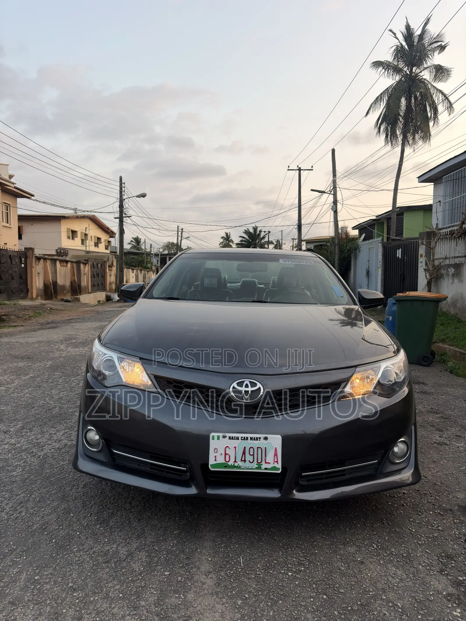 Toyota Camry SE 4dr Sedan (2.5L 4cyl 6A) 2013 Gray