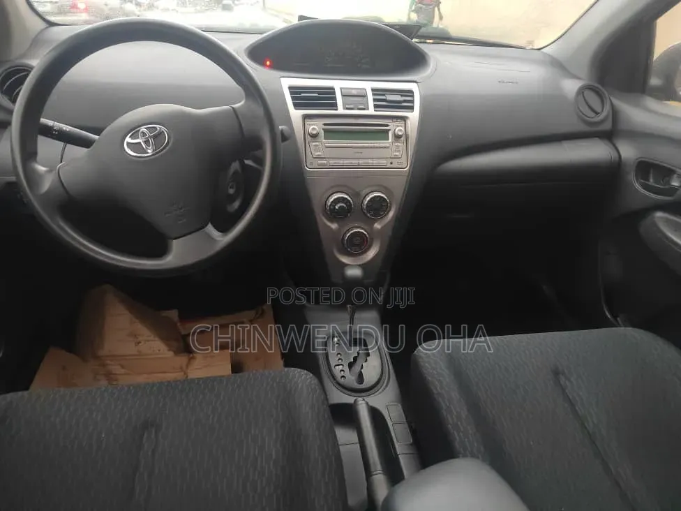 Toyota Yaris 2010 Gray