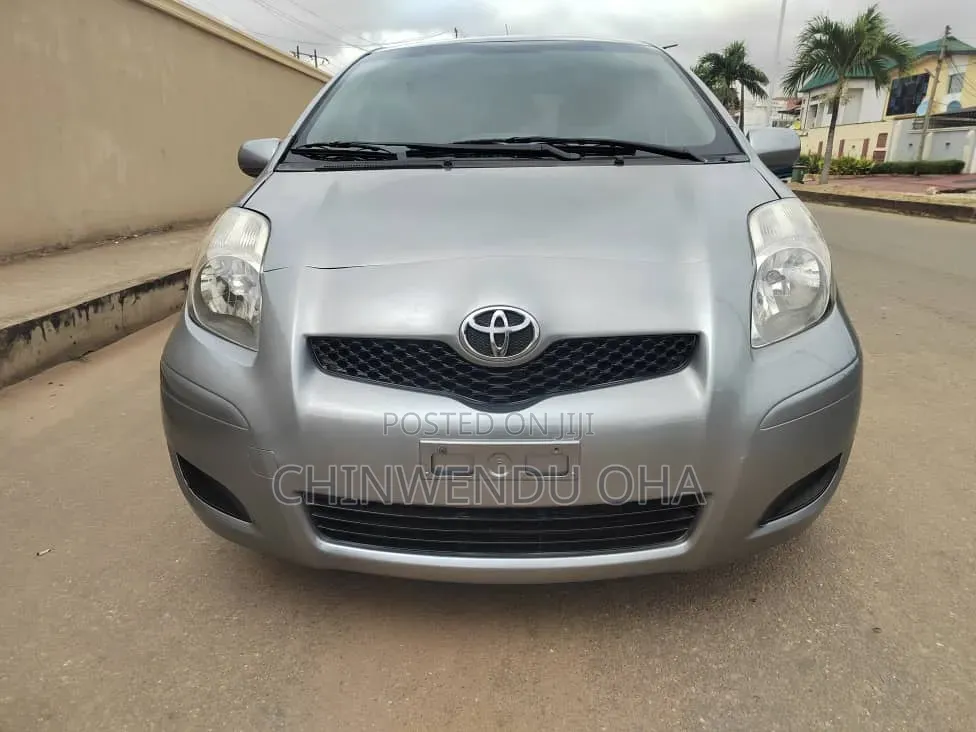 Toyota Yaris 2010 Gray