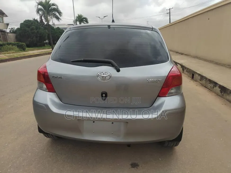 Toyota Yaris 2010 Gray