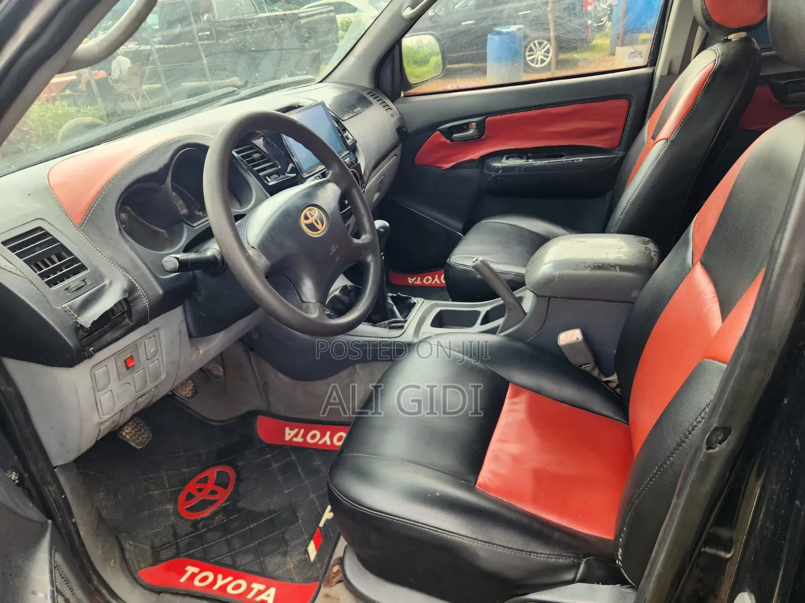 Toyota Hilux 2010 Black