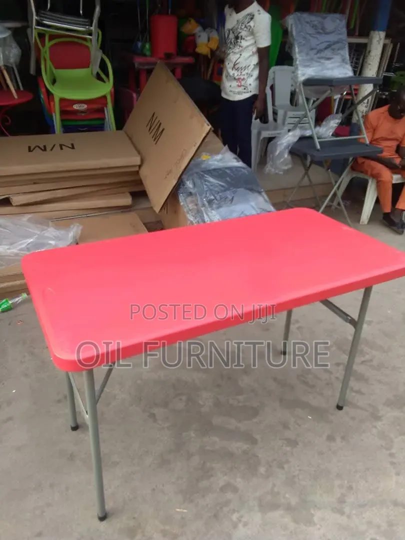 Heavy-Duty Red and White Plastic Folding Table 4feet