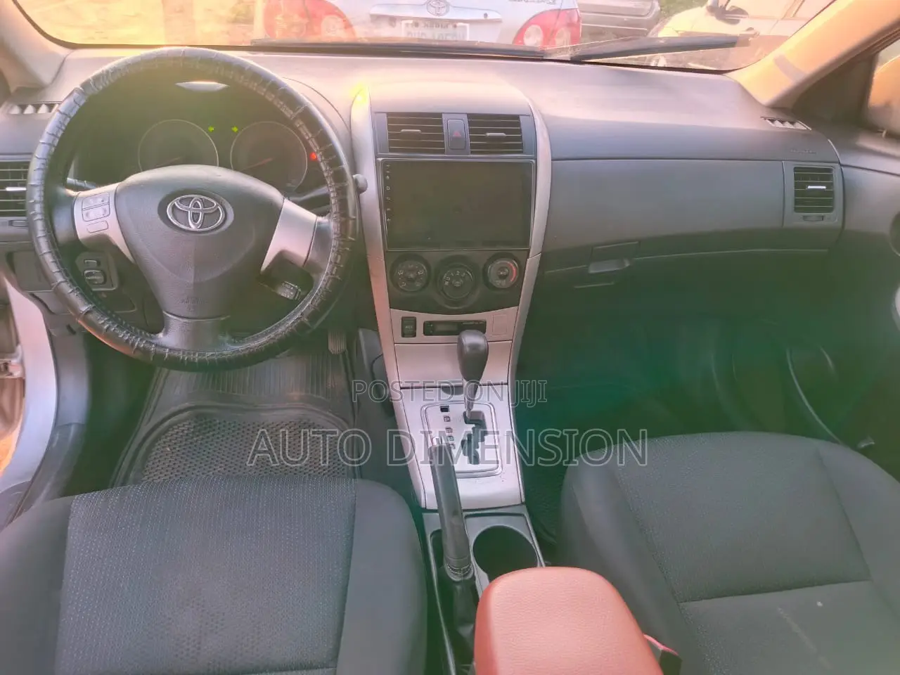 Toyota Corolla LE 4dr Sedan (1.8L 4cyl 4A) 2010 Silver