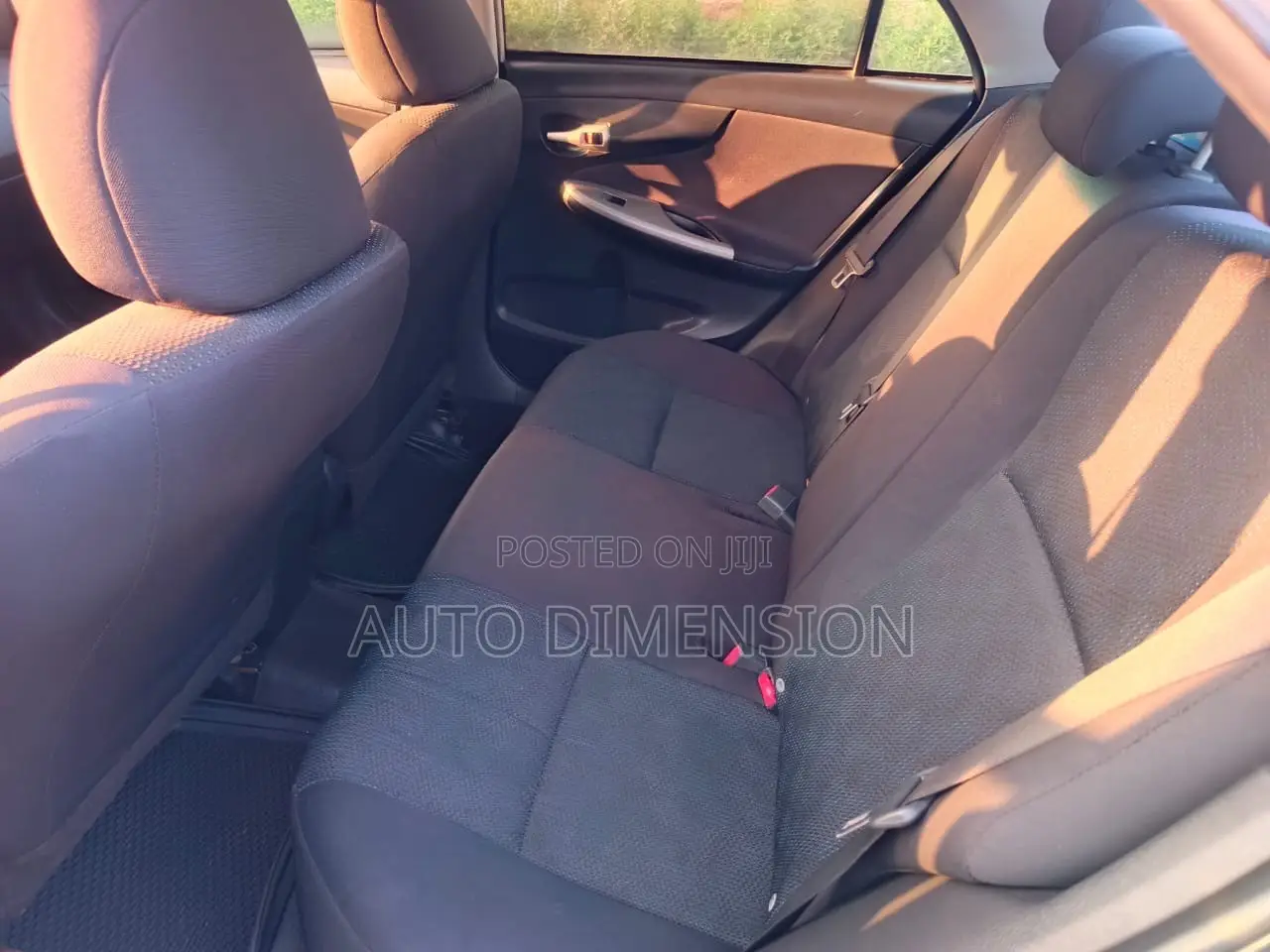 Toyota Corolla LE 4dr Sedan (1.8L 4cyl 4A) 2010 Silver