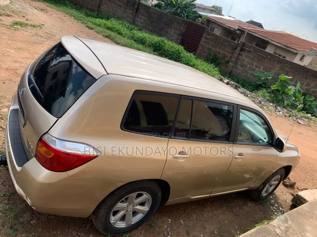Toyota Highlander Limited 2010 Gold