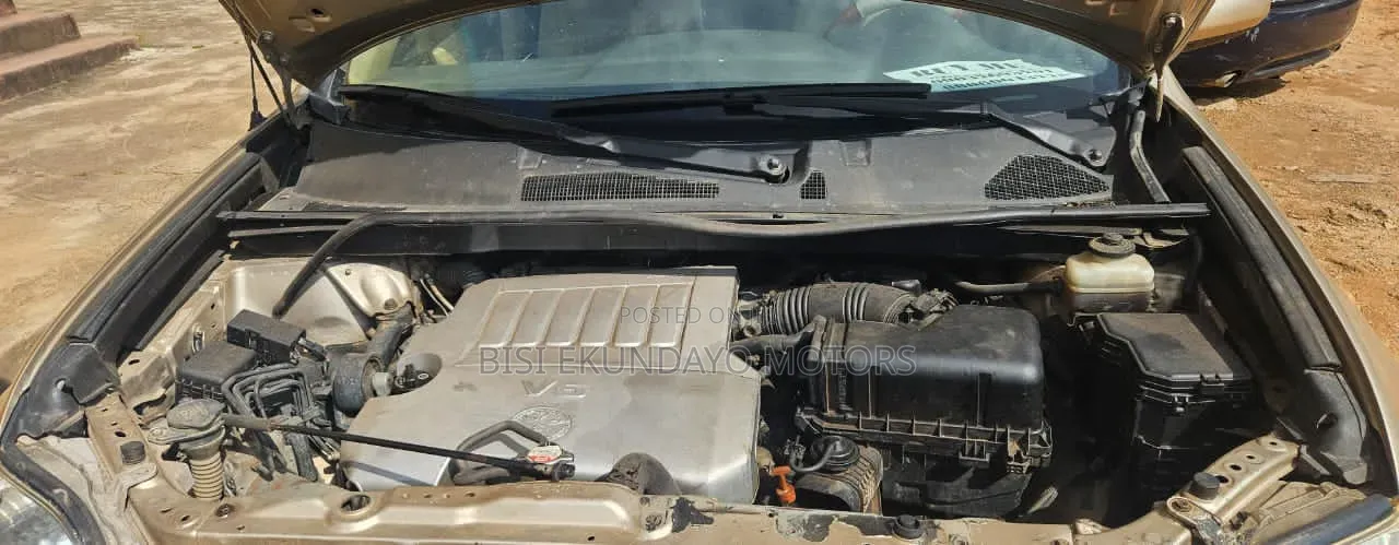 Toyota Highlander Limited 2010 Gold