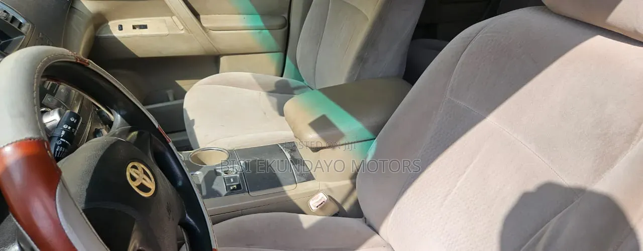 Toyota Highlander Limited 2010 Gold