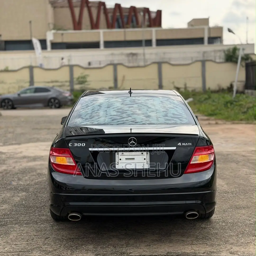 Mercedes-Benz C300 2010 Black