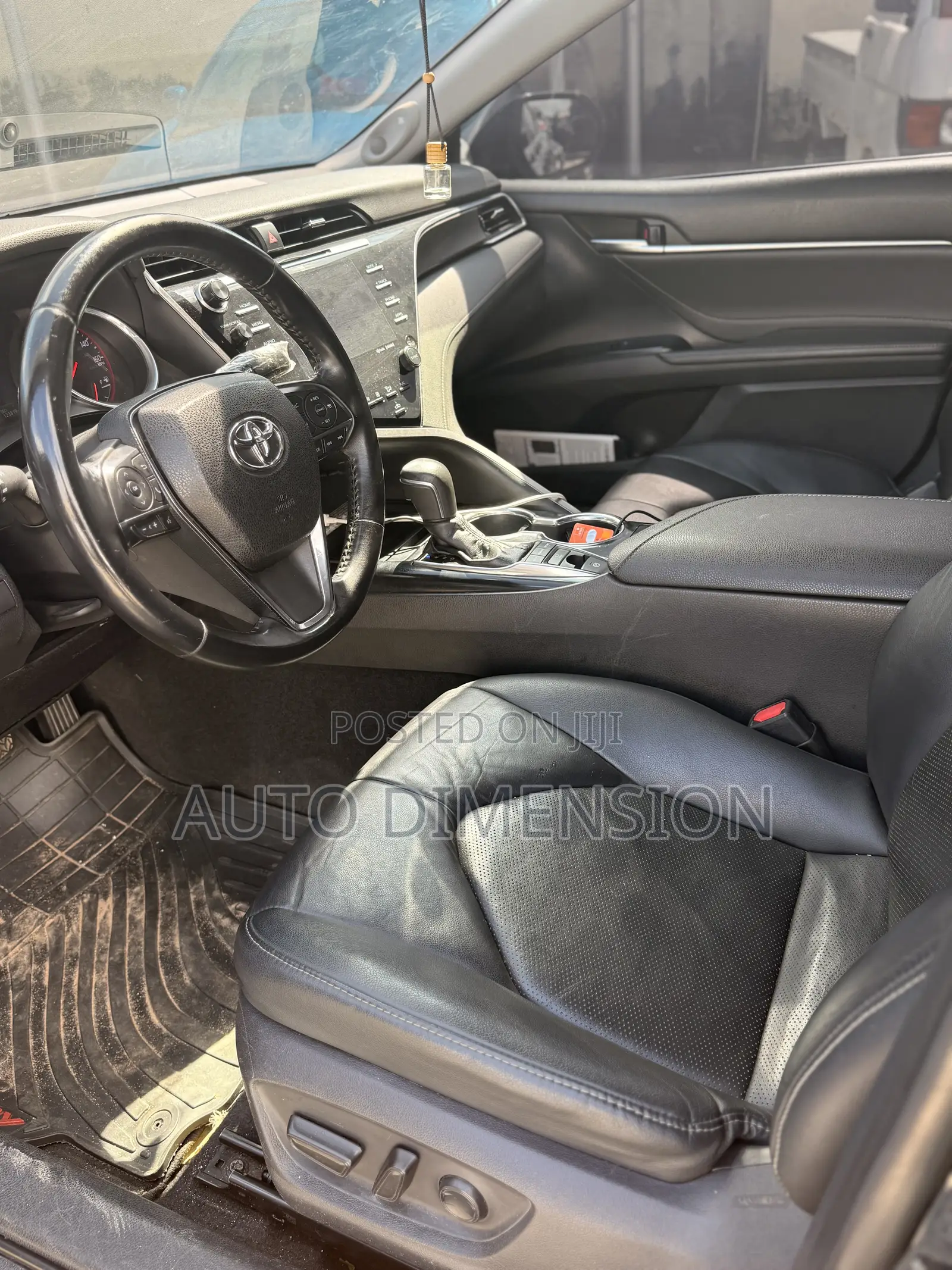 Toyota Camry XSE V6 (3.5L V6 8A) 2019