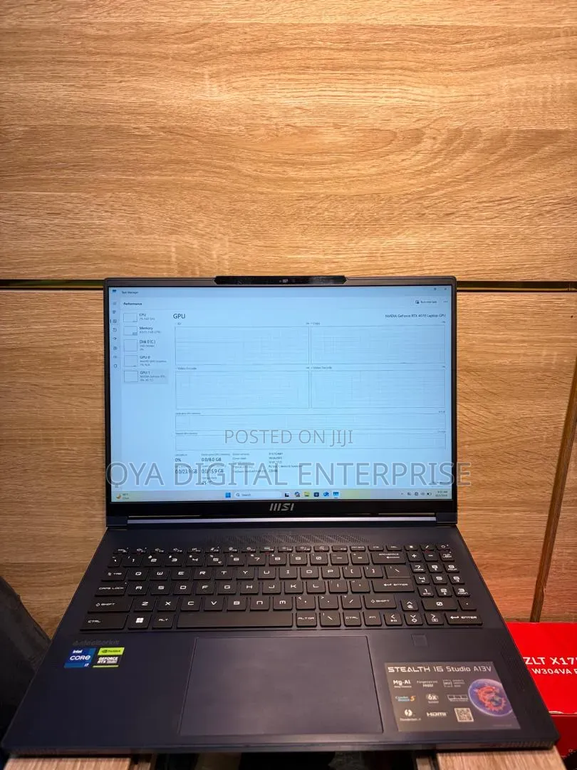 Laptop MSI Stealth 16 Studio A13VG 32GB Intel Core i7 SSD 1T