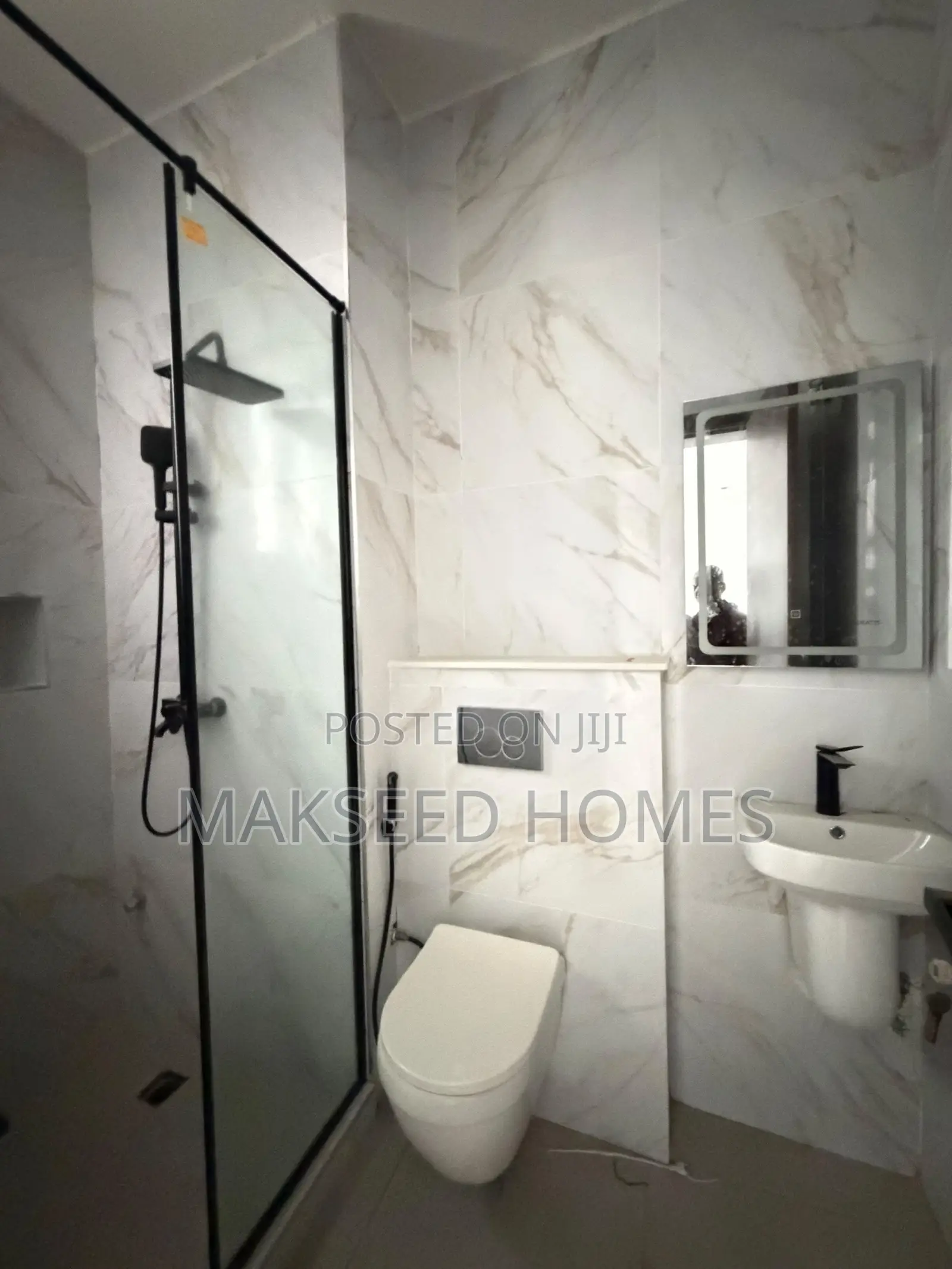 2bdrm Apartment in Lekki Phase 1 for sale