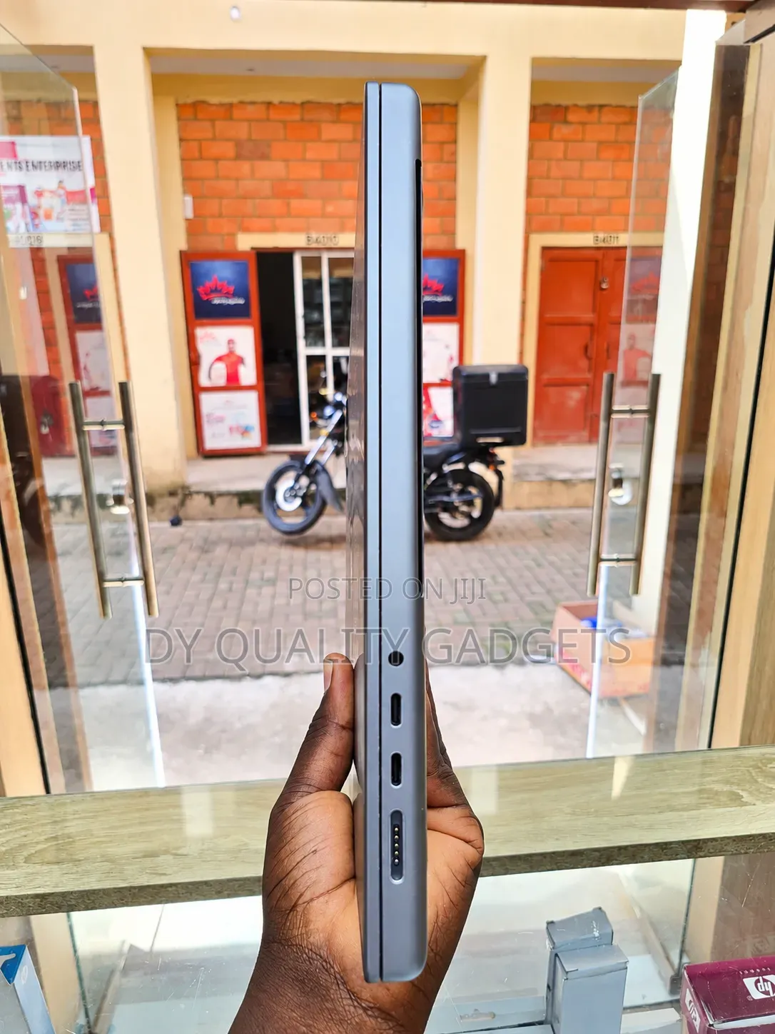 Laptop Apple MacBook Pro 2021 M1 32GB Apple M1 Pro SSD 512GB